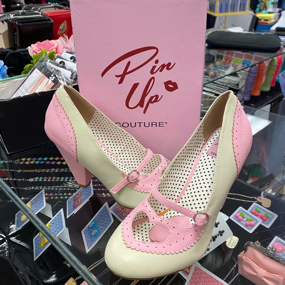 Pinup Couture “Poppy” heels! Super cute pinup shoes! BNIB 2 sizes available! - Picture 3 of 5